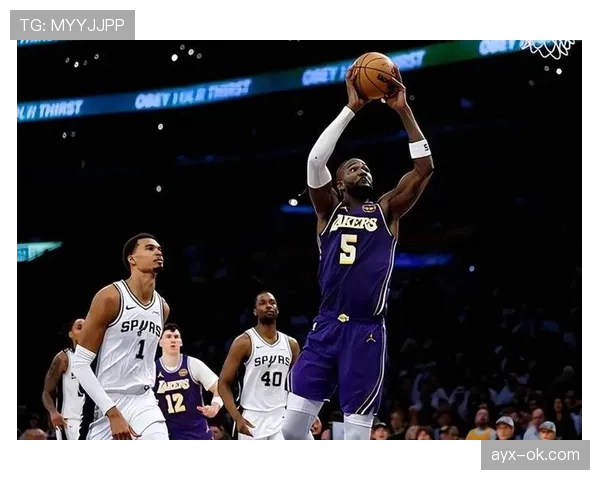 戴维斯内线统治力再升级！篮板数据揭示湖人防守新支柱