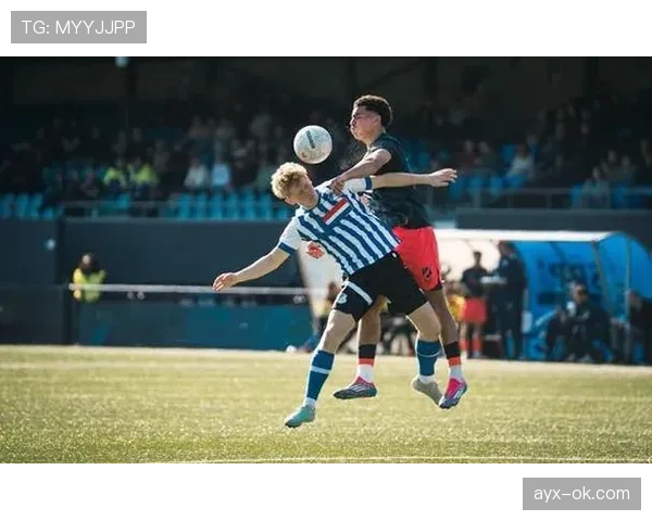 埃因霍温状态回暖，中场稳健表现助球队延续连胜势头